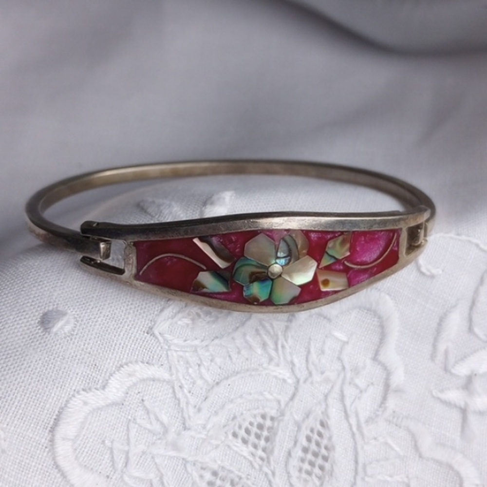 Alpaca Mexico silvertone hinged magenta pink flower bangle bracelet